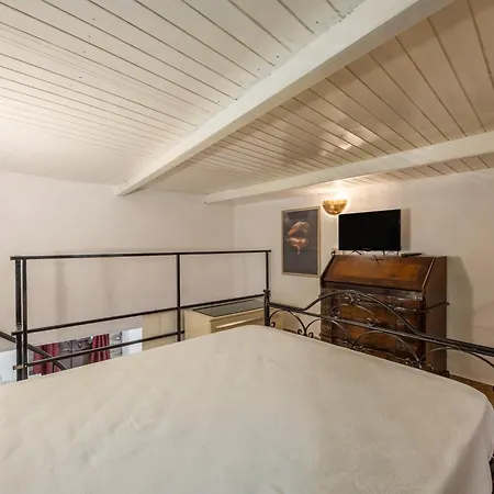 Pacini Ironhouse Apartmán *